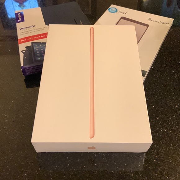 Apple Other - iPad (7th generation) comes with case and screen protector